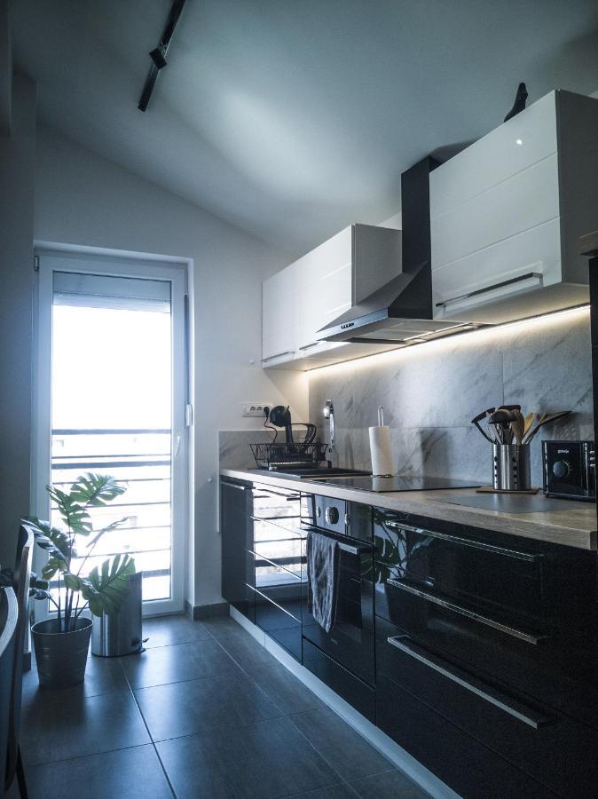 Raw Industrial City Apartment Суботица Экстерьер фото